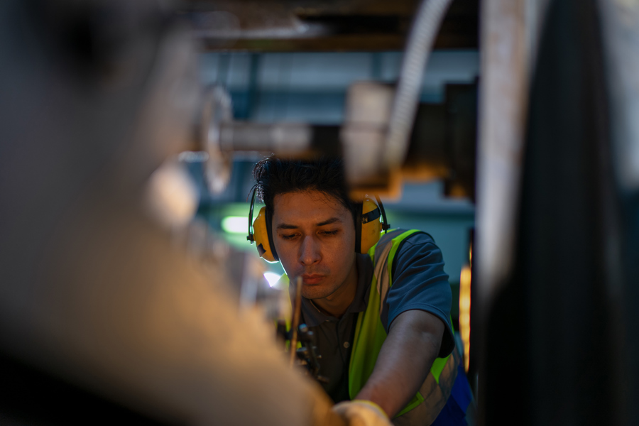 blue-collar-worker-upskills-at-lathe-machine-shop-2026-03-10-22-19-51-utc.jpg
