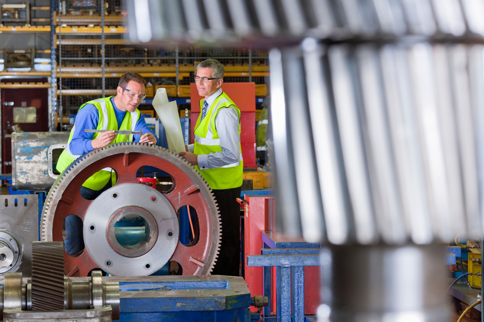 supervisor-and-worker-in-reflector-vests-and-safet-2026-01-11-09-58-30-utc.jpg