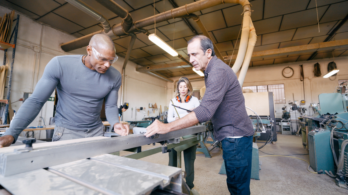 woodworkers-learning-machine-operation-in-carpentr-2026-07-21-17-39-13-utc.jpg